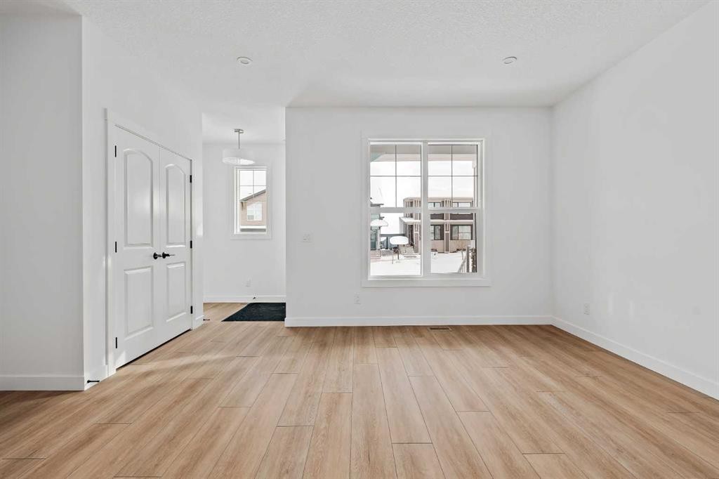 15 Herron Walk Ne, Calgary, AB - Indoor Photo Showing Other Room