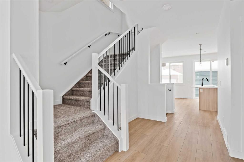 15 Herron Walk Ne, Calgary, AB - Indoor Photo Showing Other Room