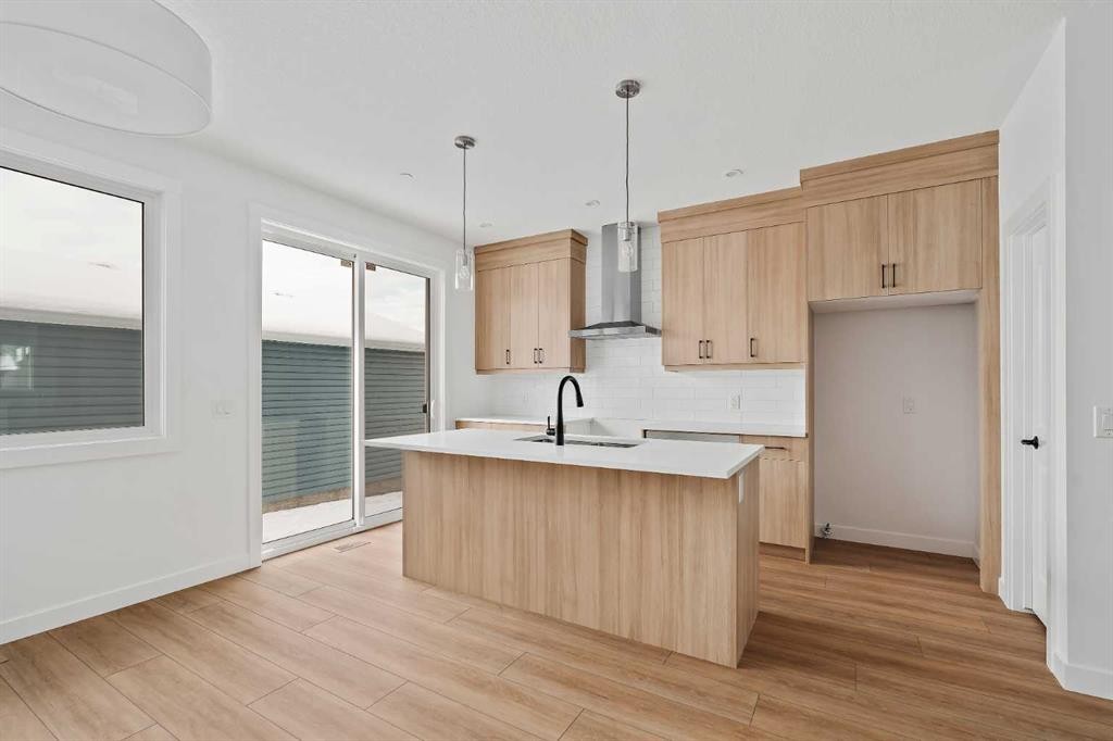 15 Herron Walk Ne, Calgary, AB - Indoor Photo Showing Kitchen