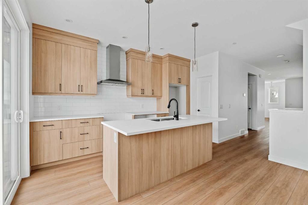 15 Herron Walk Ne, Calgary, AB - Indoor Photo Showing Kitchen