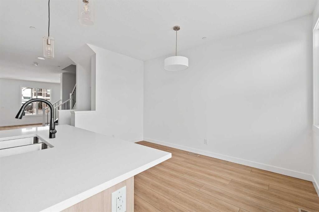 15 Herron Walk Ne, Calgary, AB - Indoor Photo Showing Kitchen