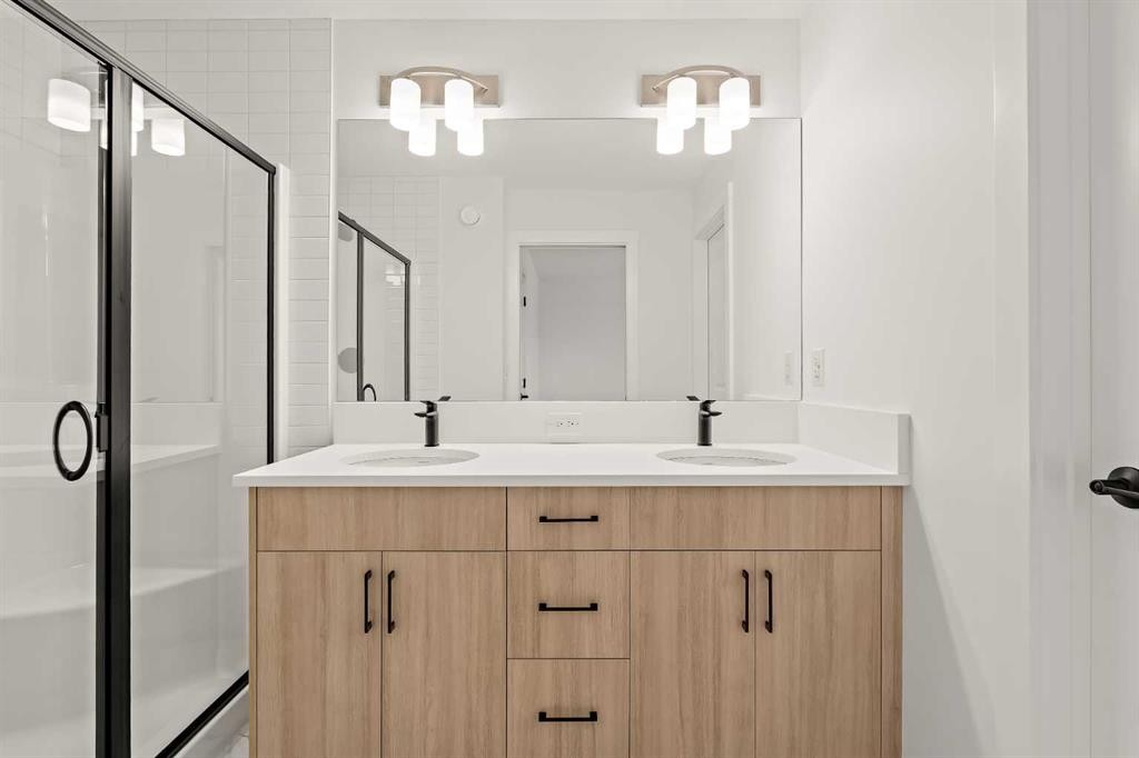 15 Herron Walk Ne, Calgary, AB - Indoor Photo Showing Bathroom