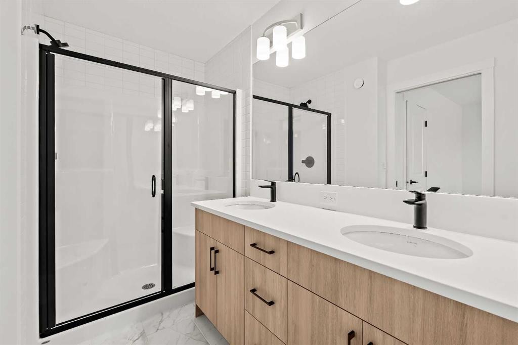 15 Herron Walk Ne, Calgary, AB - Indoor Photo Showing Bathroom