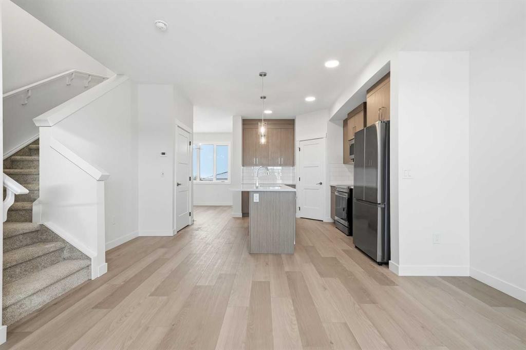 1923 Mccaskill Drive, Crossfield, AB - Indoor Photo Showing Kitchen