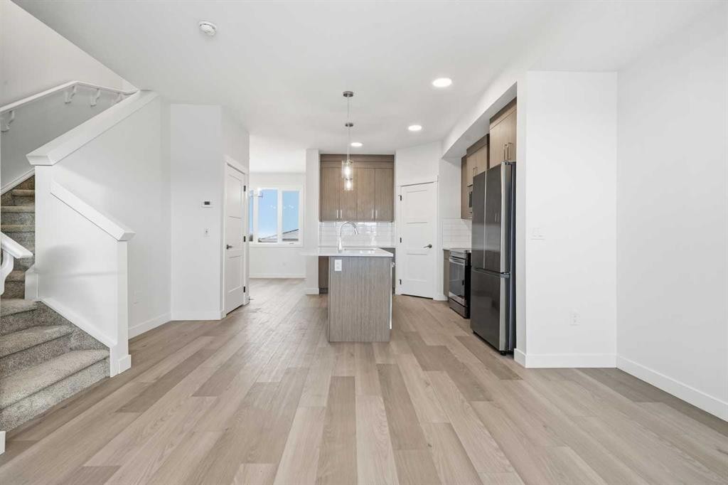 1923 Mccaskill Drive, Crossfield, AB - Indoor Photo Showing Kitchen