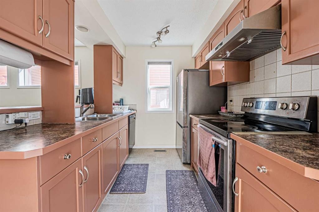 9249 Saddlebrook Drive Ne, Calgary, AB - Indoor Photo Showing Kitchen With Double Sink