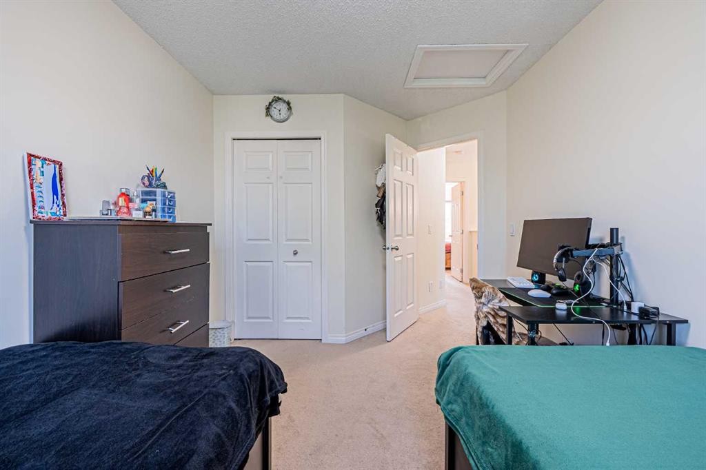 9249 Saddlebrook Drive Ne, Calgary, AB - Indoor Photo Showing Bedroom