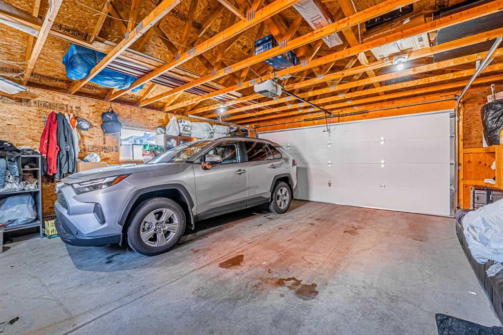9249 Saddlebrook Drive Ne, Calgary, AB - Indoor Photo Showing Garage