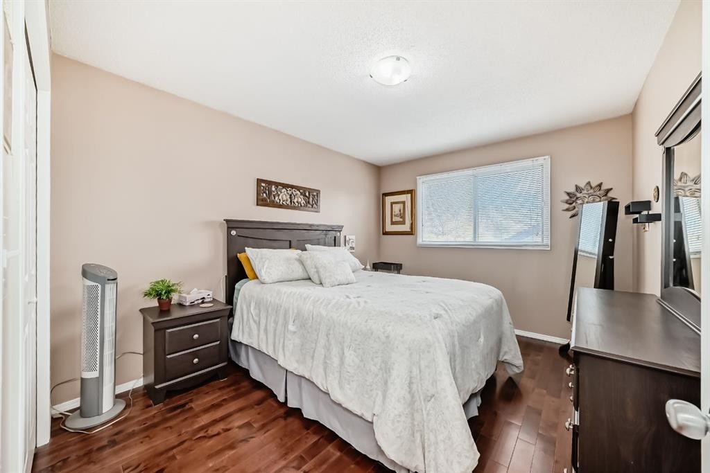 8432 Berkley Road Nw, Calgary, AB - Indoor Photo Showing Bedroom