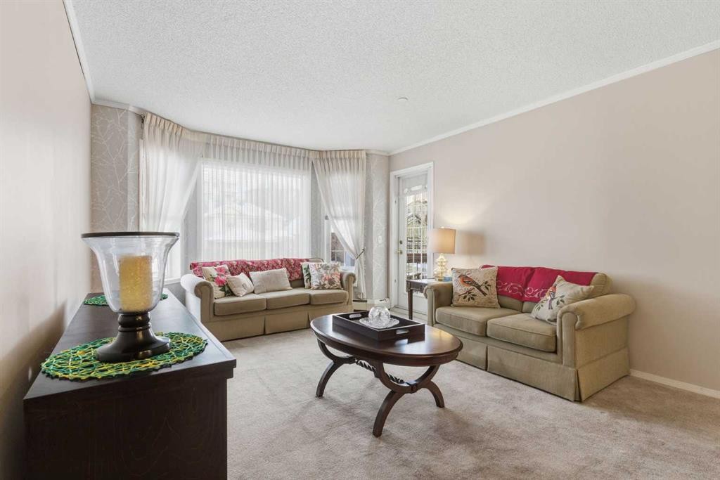 1209-1209 Sienna Park Green Sw, Calgary, AB - Indoor Photo Showing Living Room