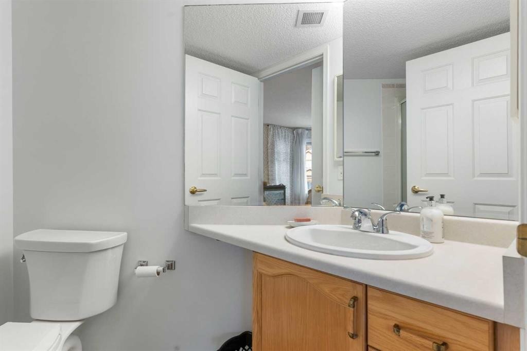 1209-1209 Sienna Park Green Sw, Calgary, AB - Indoor Photo Showing Bathroom