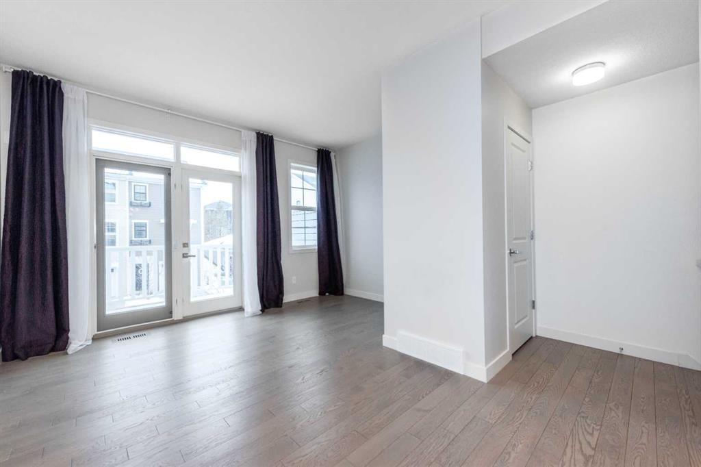 40 Sherwood Row Nw, Calgary, AB - Indoor Photo Showing Other Room