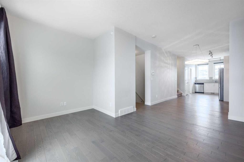 40 Sherwood Row Nw, Calgary, AB - Indoor Photo Showing Other Room
