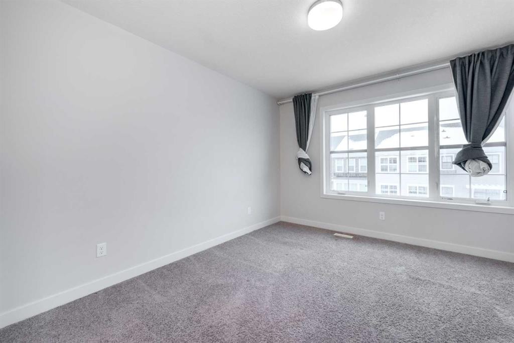 40 Sherwood Row Nw, Calgary, AB - Indoor Photo Showing Other Room