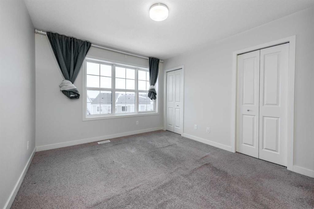 40 Sherwood Row Nw, Calgary, AB - Indoor Photo Showing Other Room