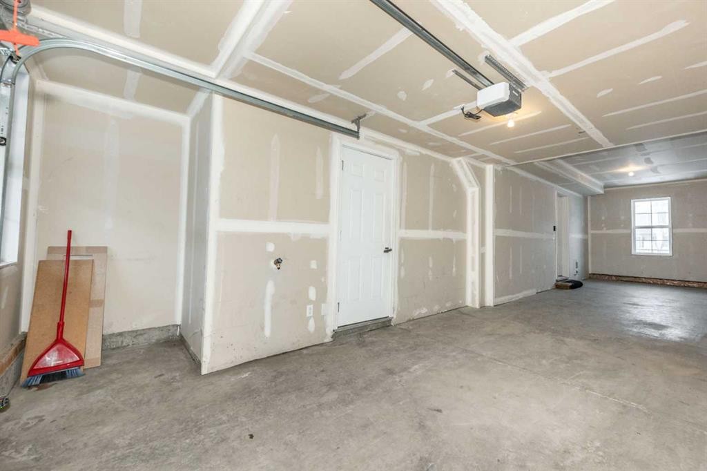 40 Sherwood Row Nw, Calgary, AB - Indoor