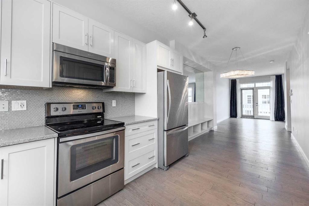 40 Sherwood Row Nw, Calgary, AB - Indoor Photo Showing Kitchen With Stainless Steel Kitchen With Upgraded Kitchen