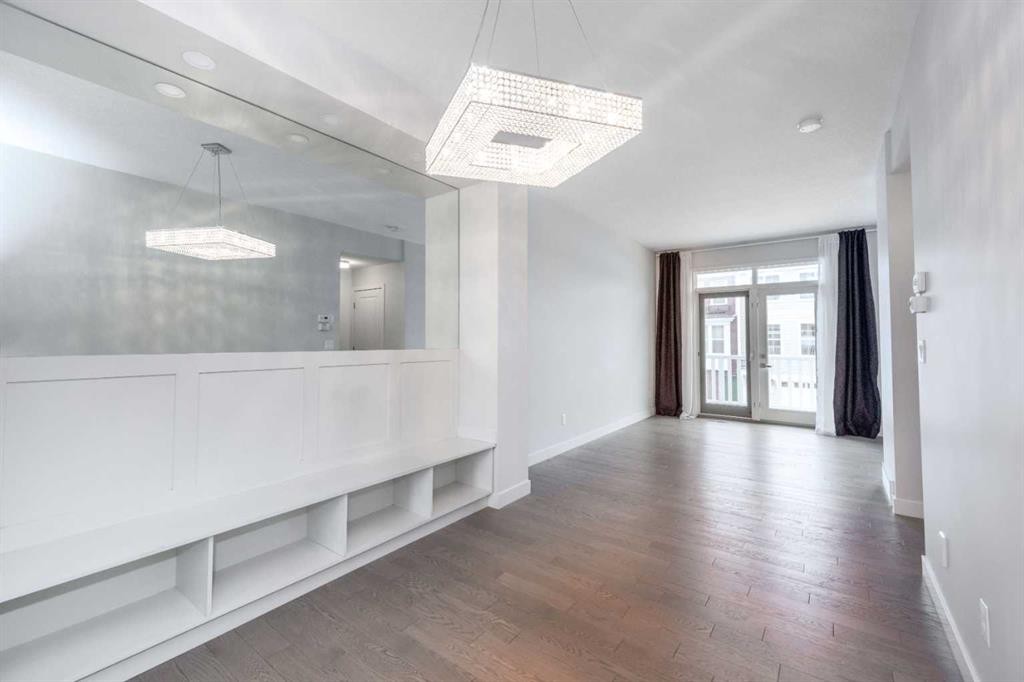 40 Sherwood Row Nw, Calgary, AB - Indoor Photo Showing Other Room