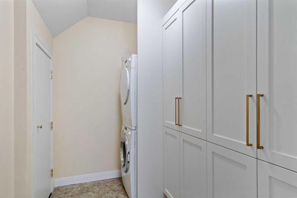 511-881 15 Avenue Sw, Calgary, AB - Indoor Photo Showing Laundry Room