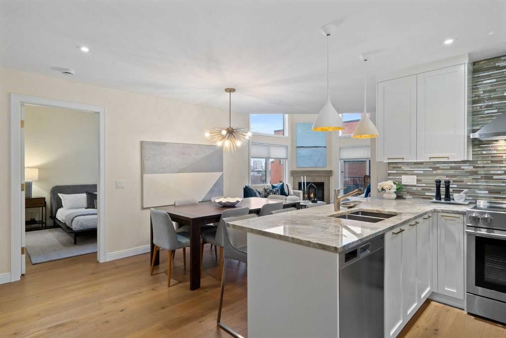 511-881 15 Avenue Sw, Calgary, AB - Indoor Photo Showing Kitchen With Double Sink With Upgraded Kitchen
