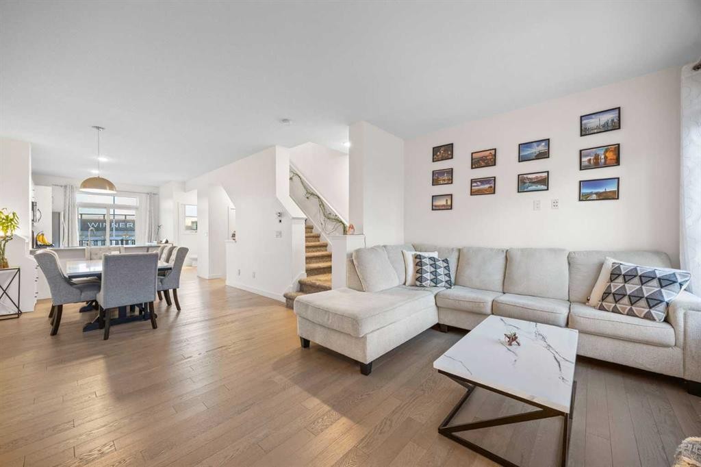 87 Walden Path Se, Calgary, AB - Indoor Photo Showing Living Room