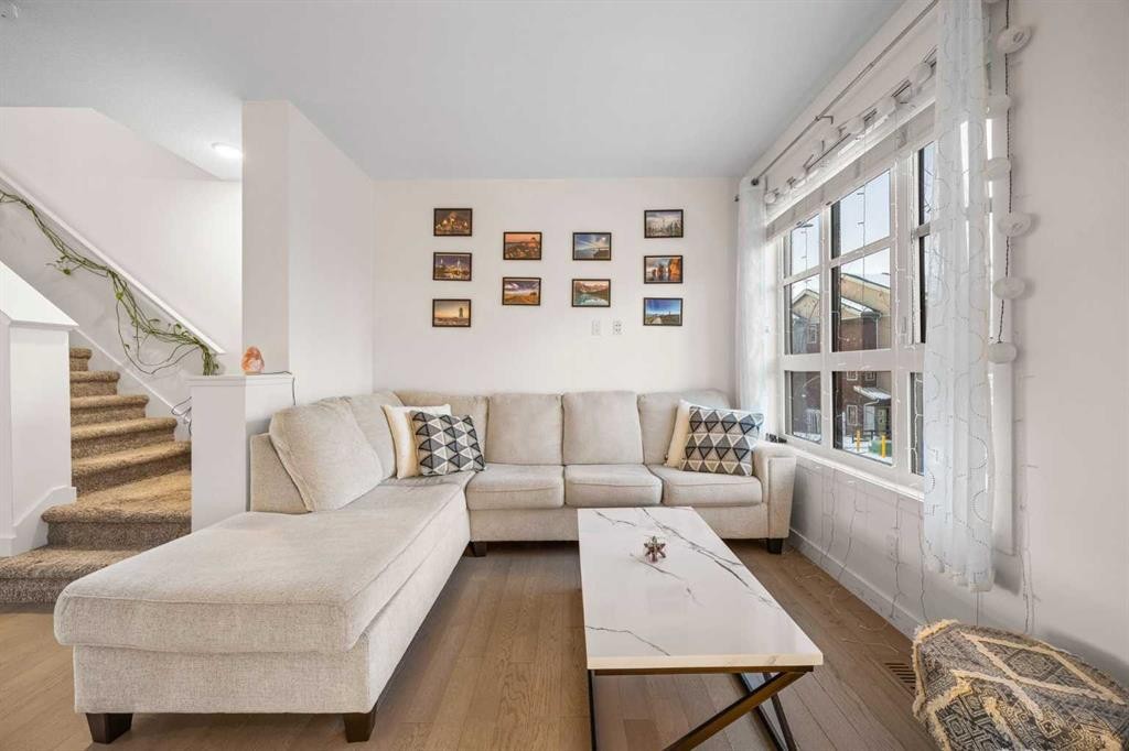 87 Walden Path Se, Calgary, AB - Indoor Photo Showing Living Room