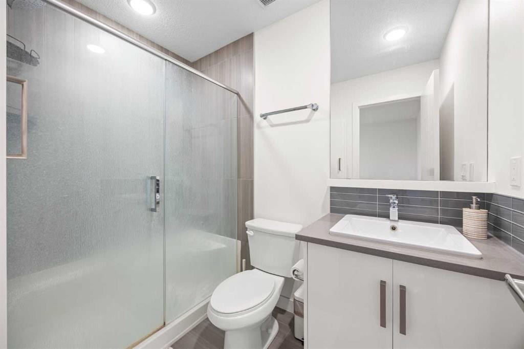 87 Walden Path Se, Calgary, AB - Indoor Photo Showing Bathroom