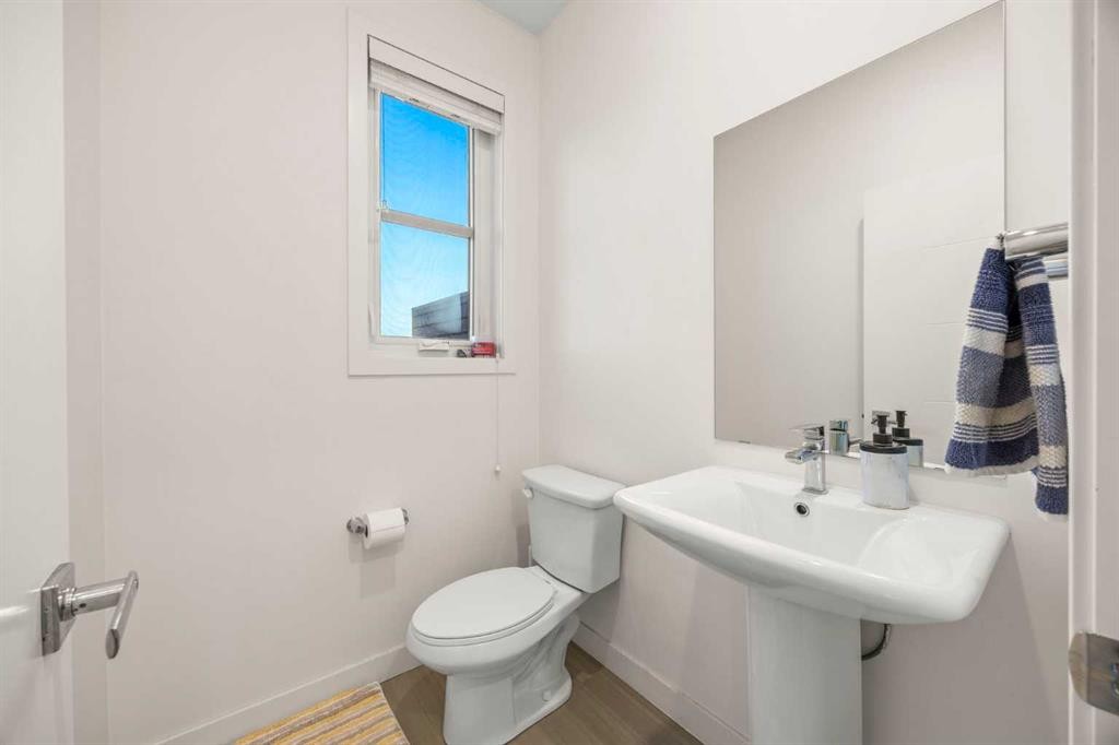 87 Walden Path Se, Calgary, AB - Indoor Photo Showing Bathroom