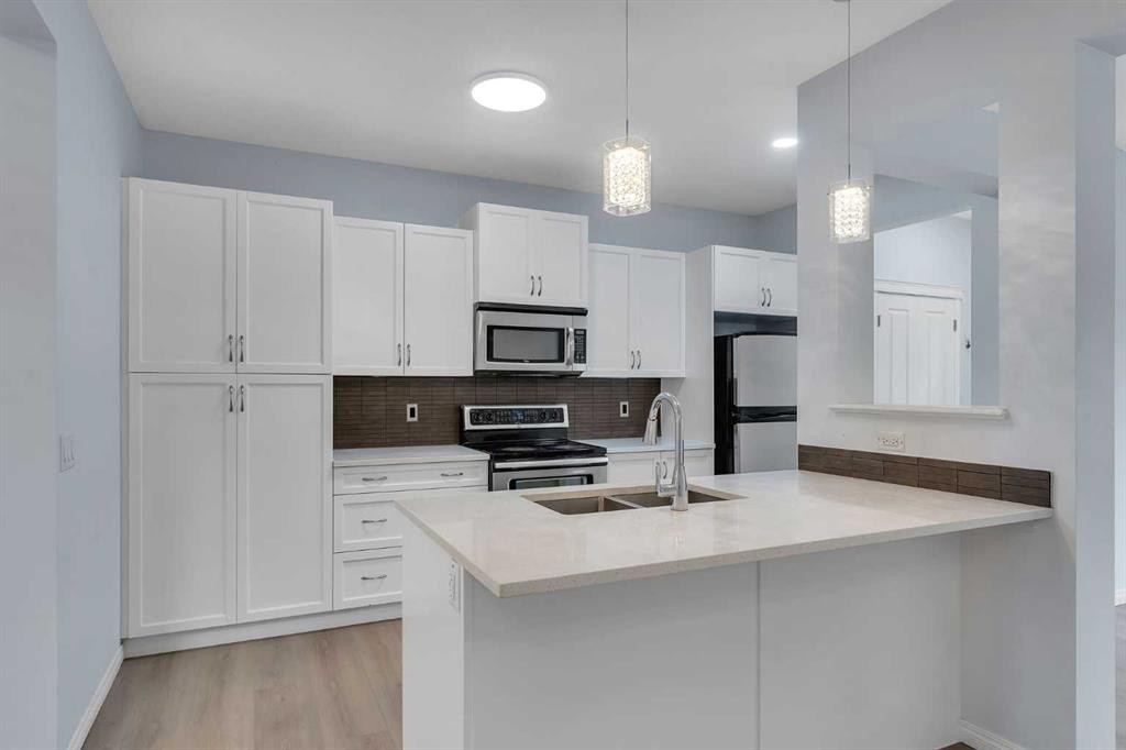 20 Copperpond Grove Se, Calgary, AB - Indoor Photo Showing Kitchen With Double Sink With Upgraded Kitchen