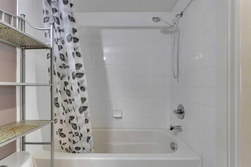 106-5500 Somervale Court Sw, Calgary, AB - Indoor Photo Showing Bathroom