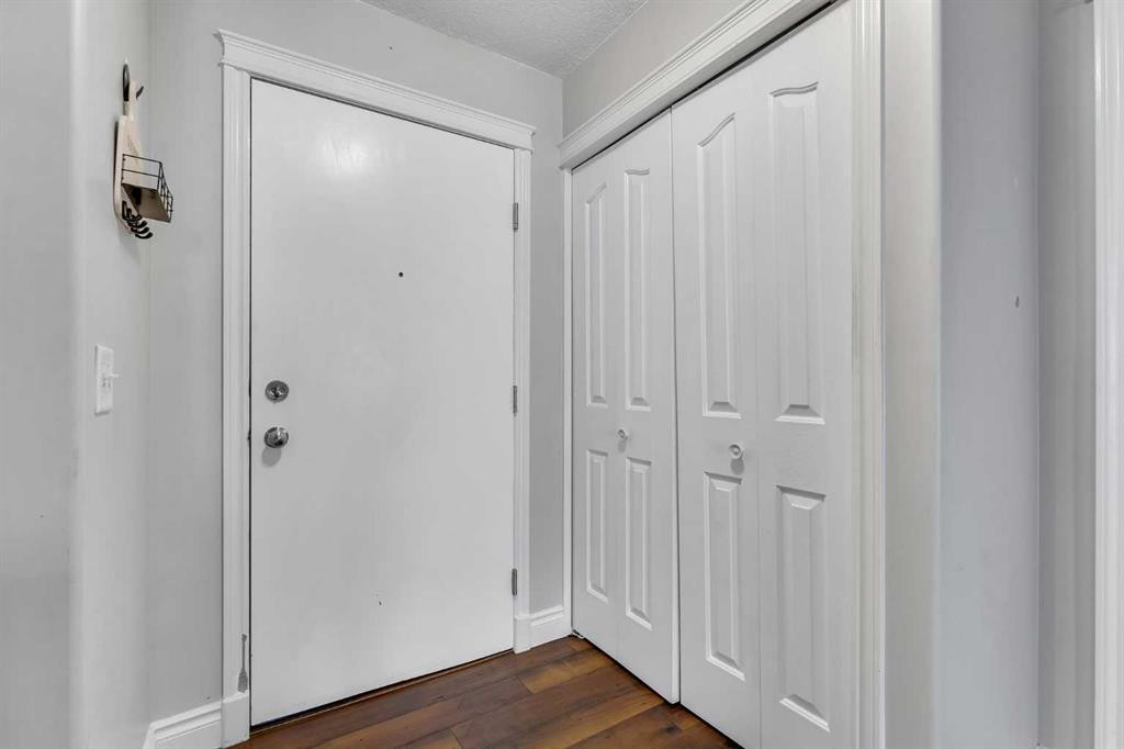 106-5500 Somervale Court Sw, Calgary, AB - Indoor Photo Showing Other Room