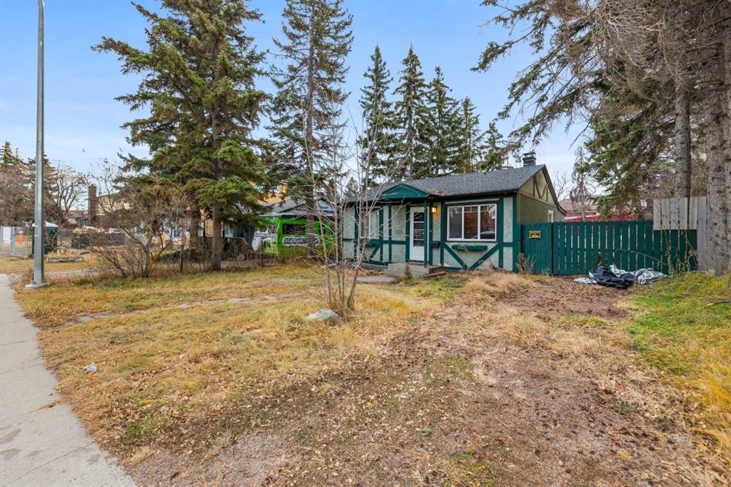 6435 33 Avenue Nw, Calgary, AB - Outdoor