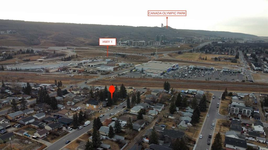 6435 33 Avenue Nw, Calgary, AB - Outdoor With View