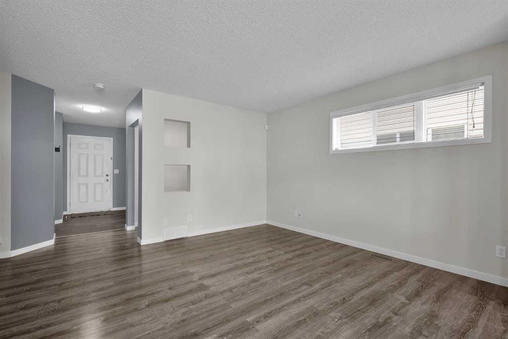 203 Cranberry Green Se, Calgary, AB - Indoor Photo Showing Other Room