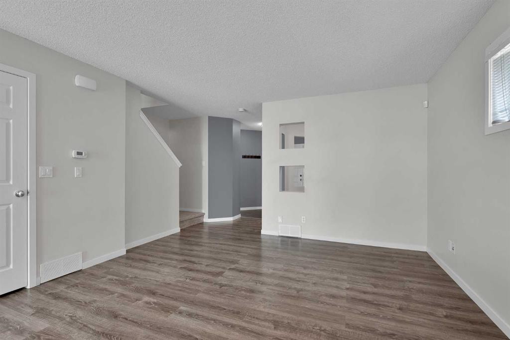 203 Cranberry Green Se, Calgary, AB - Indoor Photo Showing Other Room