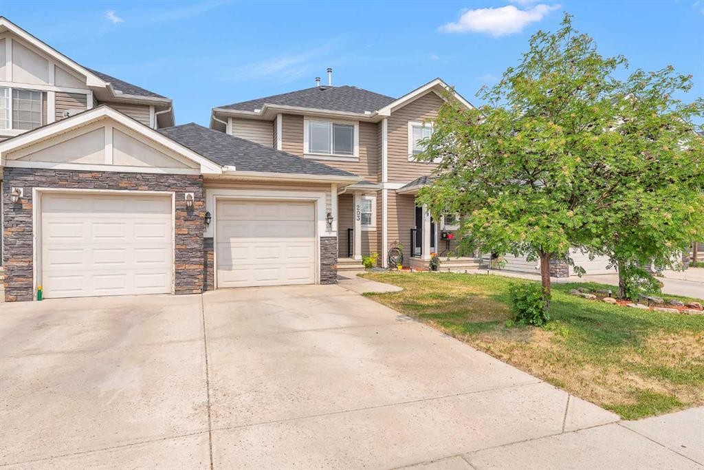 203 Cranberry Green Se, Calgary, AB - Outdoor With Facade