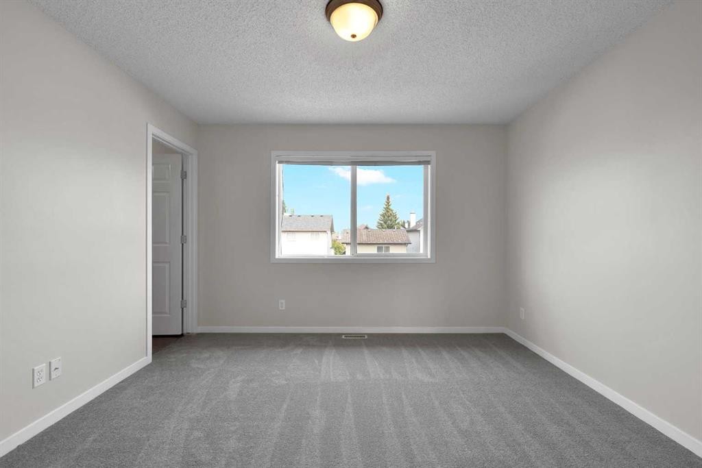 203 Cranberry Green Se, Calgary, AB - Indoor Photo Showing Other Room