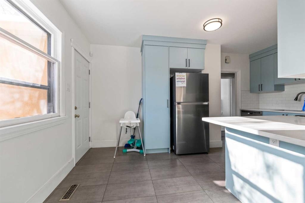 1623 Summit Street Sw, Calgary, AB - Indoor Photo Showing Kitchen