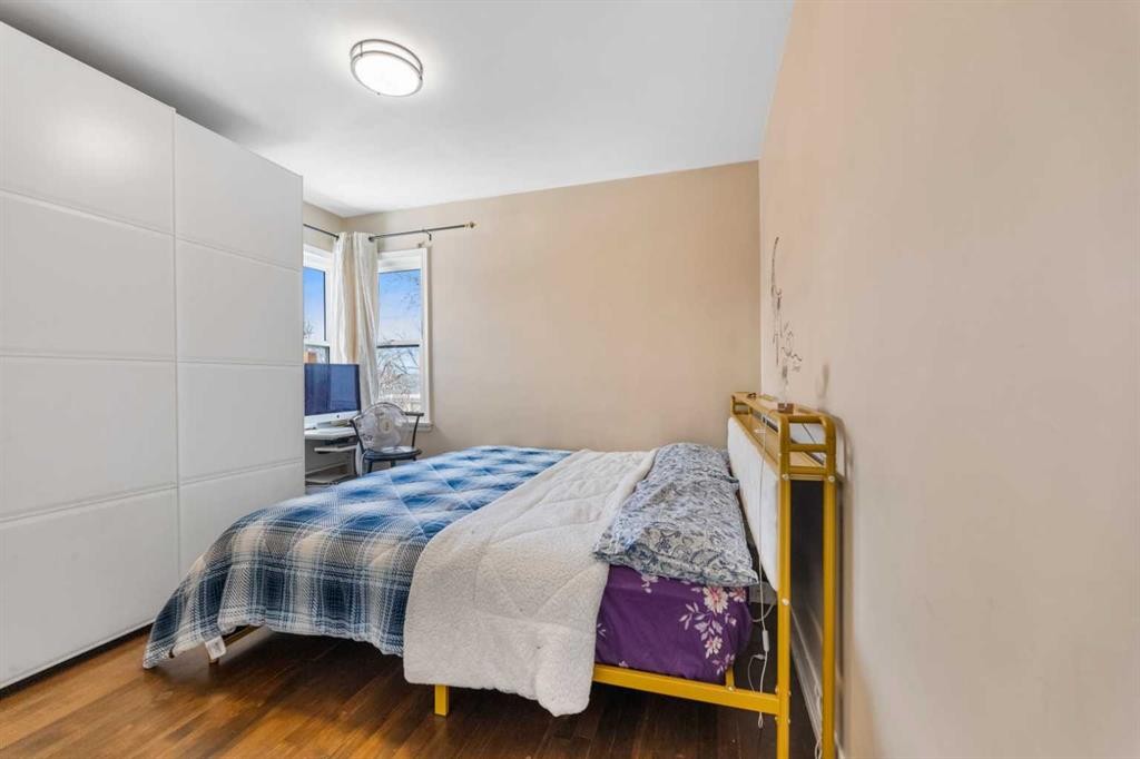 1623 Summit Street Sw, Calgary, AB - Indoor Photo Showing Bedroom