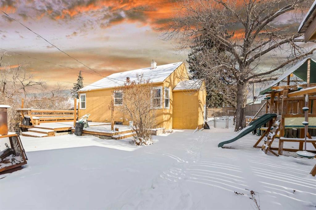 1623 Summit Street Sw, Calgary, AB - Outdoor