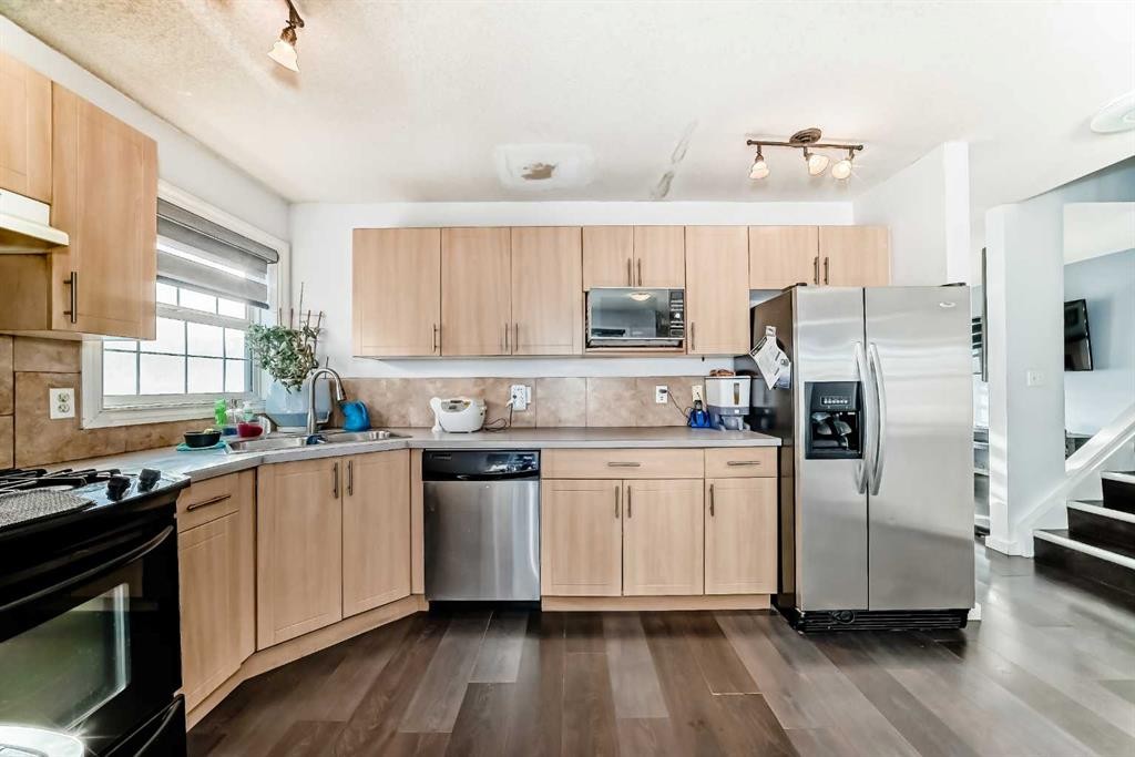 128-7707 Martha'S Haven Park Ne, Calgary, AB - Indoor Photo Showing Kitchen