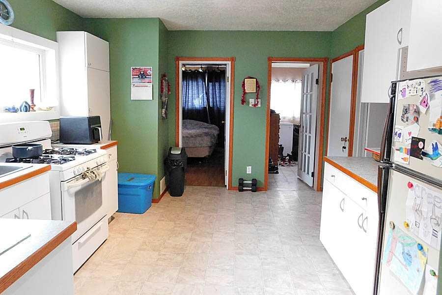 211 52 Avenue East, Claresholm, AB - Indoor