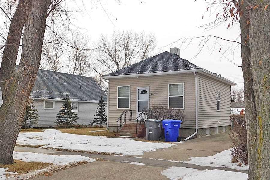 211 52 Avenue East, Claresholm, AB - Outdoor