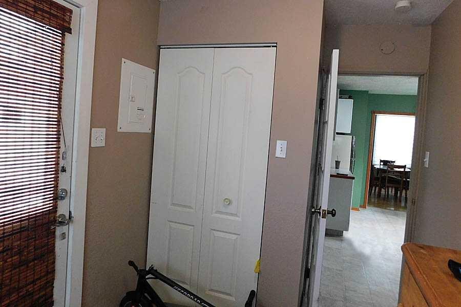 211 52 Avenue East, Claresholm, AB - Indoor