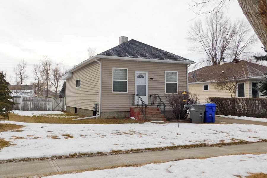 211 52 Avenue East, Claresholm, AB - Outdoor