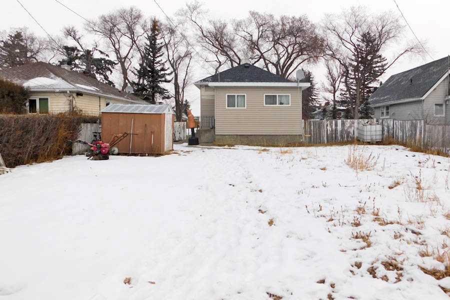211 52 Avenue East, Claresholm, AB - Outdoor