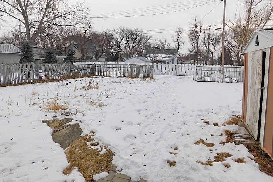 211 52 Avenue East, Claresholm, AB - Outdoor