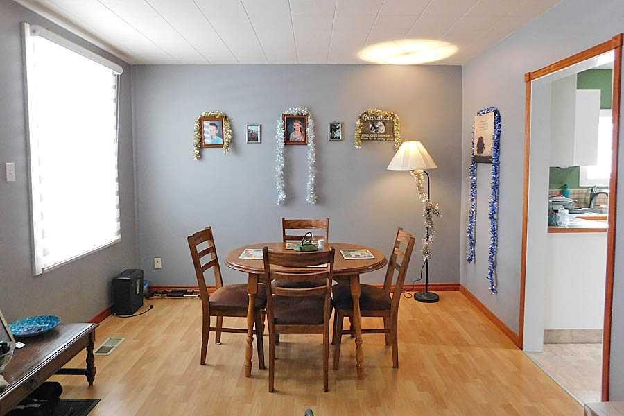 211 52 Avenue East, Claresholm, AB - Indoor Photo Showing Dining Room