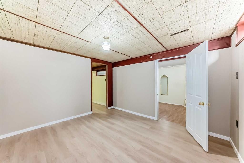 5232 44 Avenue Nw, Calgary, AB - Indoor Photo Showing Other Room