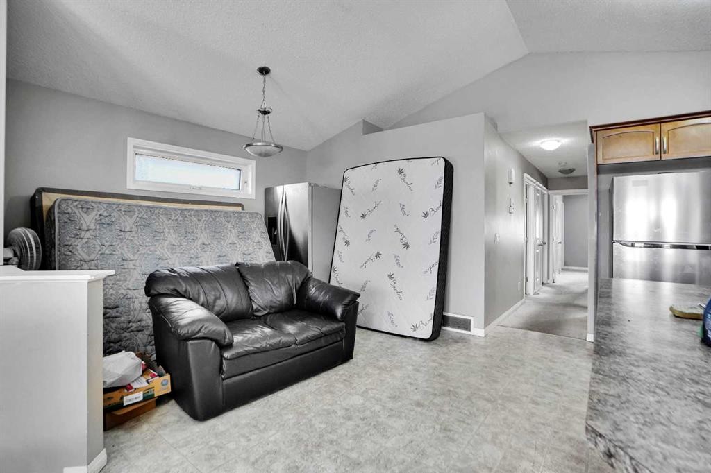 250 Martinwood Place Ne, Calgary, AB - Indoor